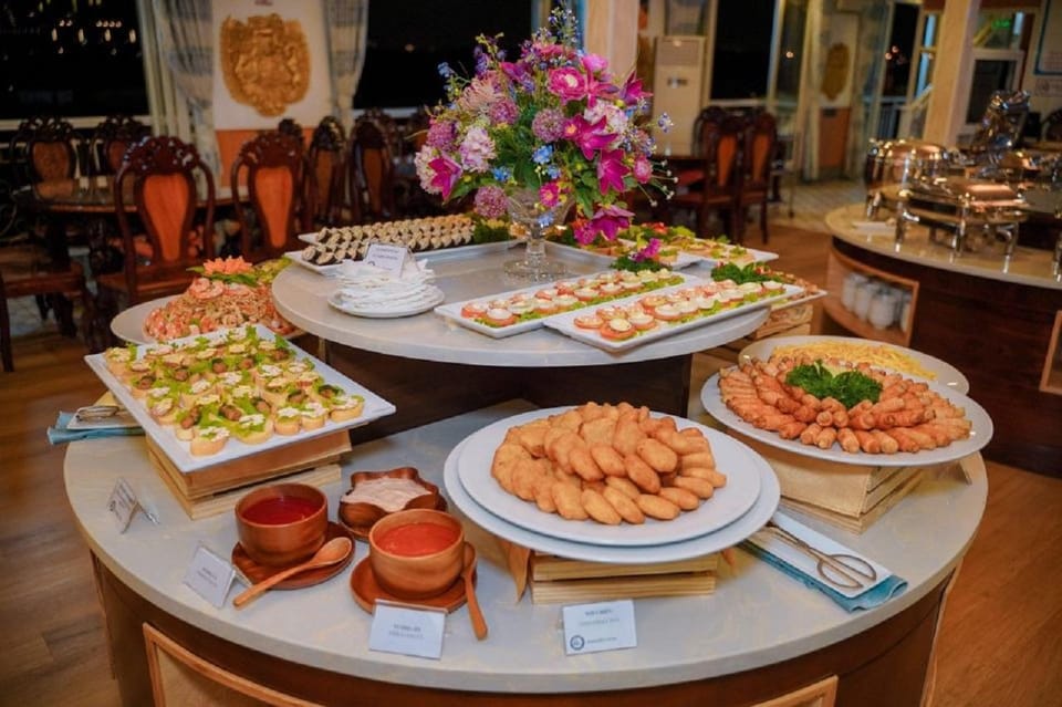 Evening Delights: Saigon Dinner on Cruise With Hotel Pickup - Inclusions of the Experience