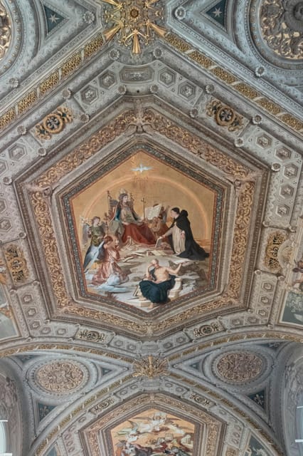 Exclusive Private Tour of VATICAN Museum,Chapel&S.Basilica - Discovering the Raphael Rooms