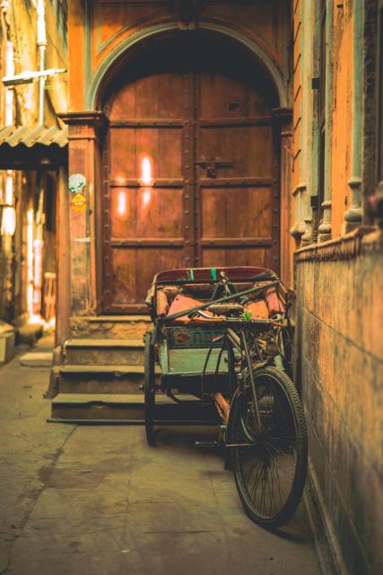 Explore Old Delhi in Tuk Tuk and New Delhi by Car - Local Flavors: Street Food Experience