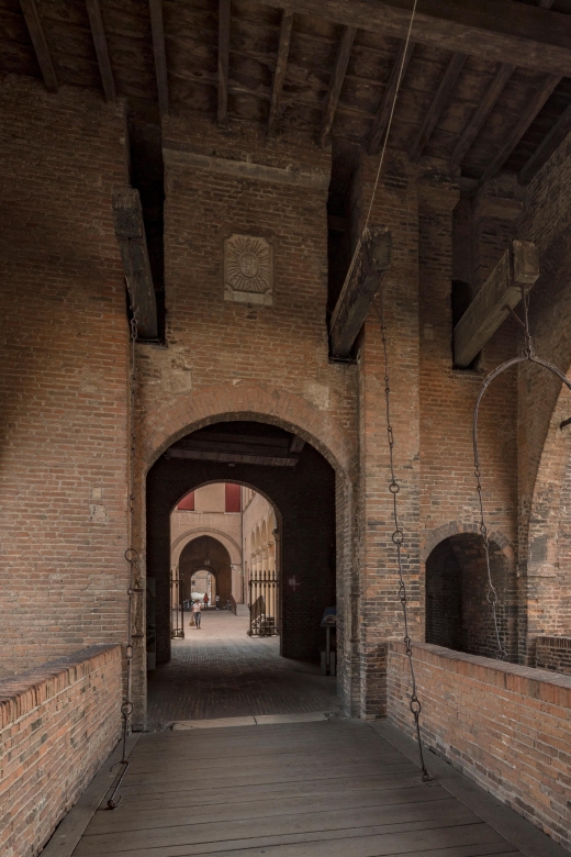 Ferrara: Estense Castle Guided Tour - Accessibility Features