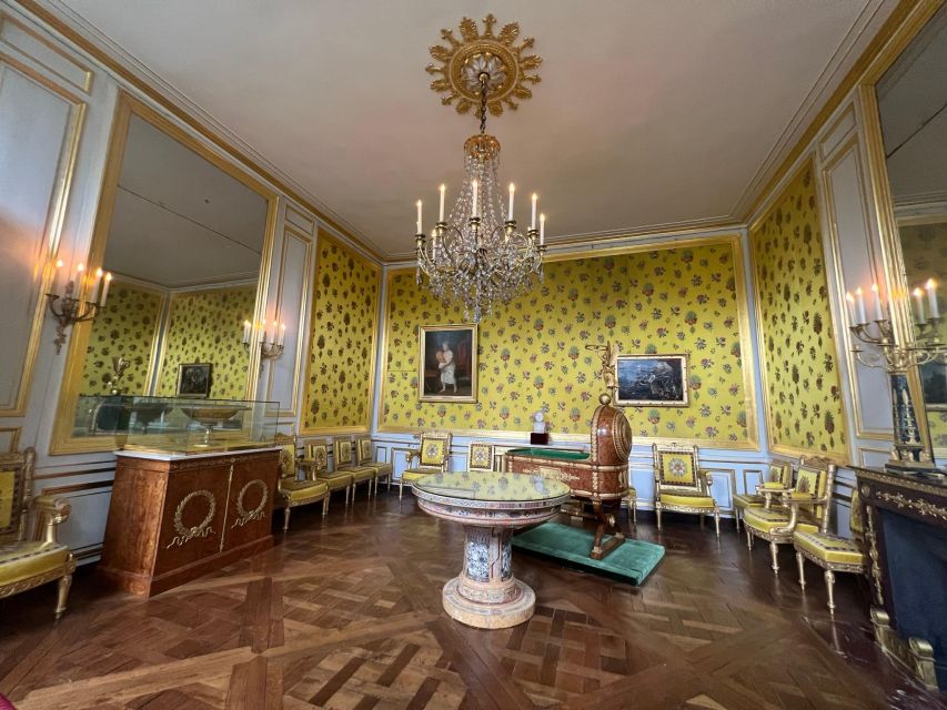 Fontainebleau Palace: Skip-the-Line Small-Group Guided Tour - Meeting Point and Logistics