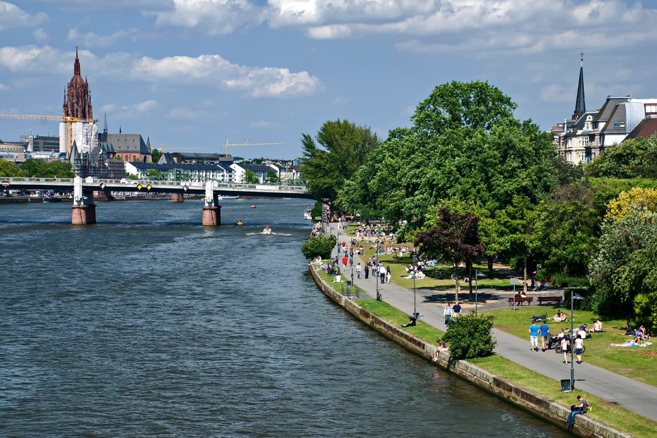 Frankfurt: First Discovery Walk and Reading Walking Tour - What to Prepare