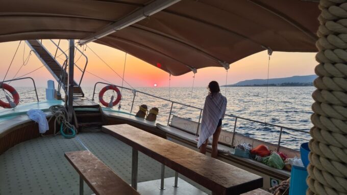 From Argostoli: Vardiani Island Sunset Cruise & Greek Meze - Night Swim at Xi