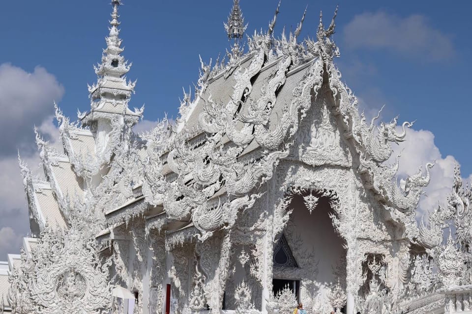 From Chiang Mai: Day Trip Chiang Rai White, Blue, Red Temple - Highlights of the White Temple