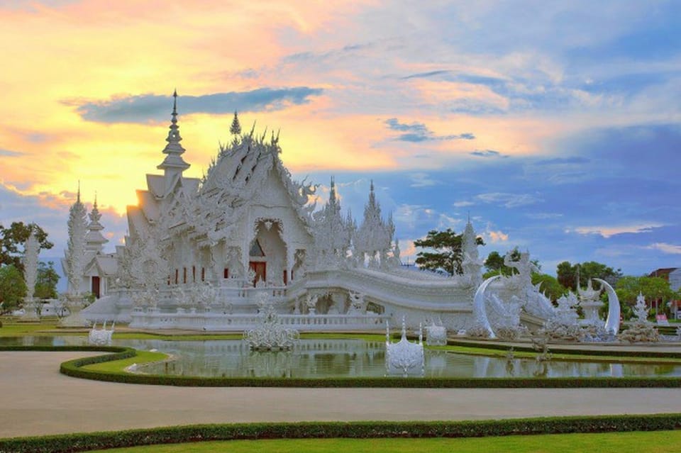 From Chiangmai: Chiang Rai 3 Temples (White+Blue+Red) - Lunch