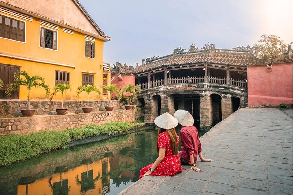 From Danang: Hoi An Ancient Town & Memories Show - Language and Flexibility