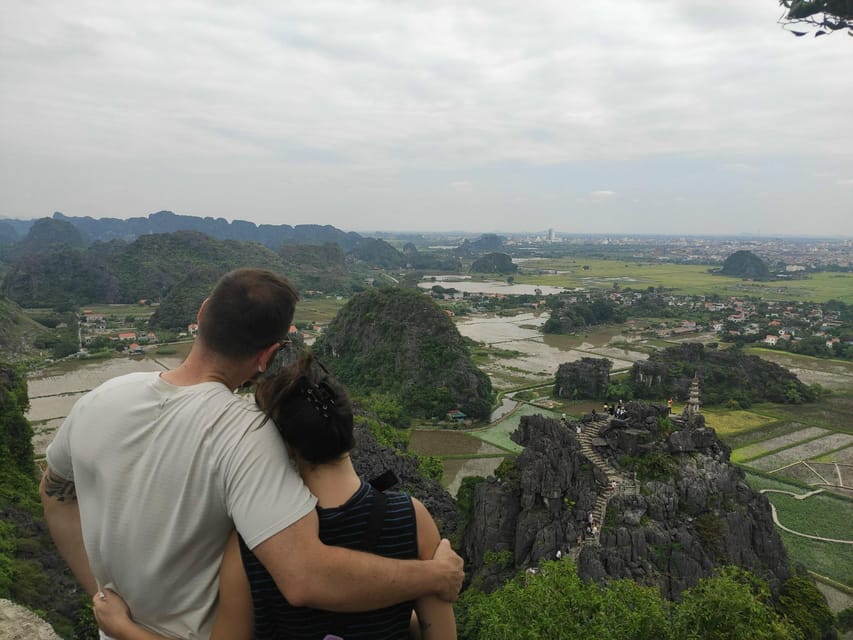 From Hanoi: Mua Cave, Trang An and Hoa Lu Day Trip - Trang An Boat Ride