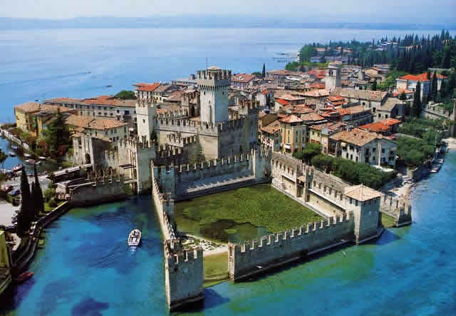 From Jesolo: Verona, Sirmione, and Lake Garda Full Day Tour - Exploring Sirmione