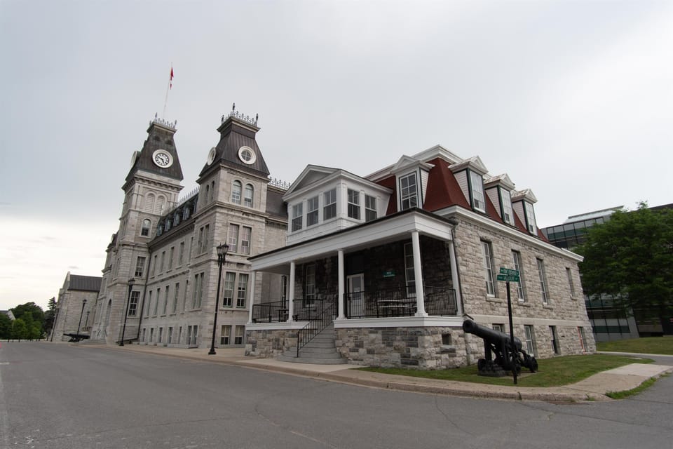 From Montreal: Kingston City Day Trip & 1000 Island Cruise - Tour Guide Services