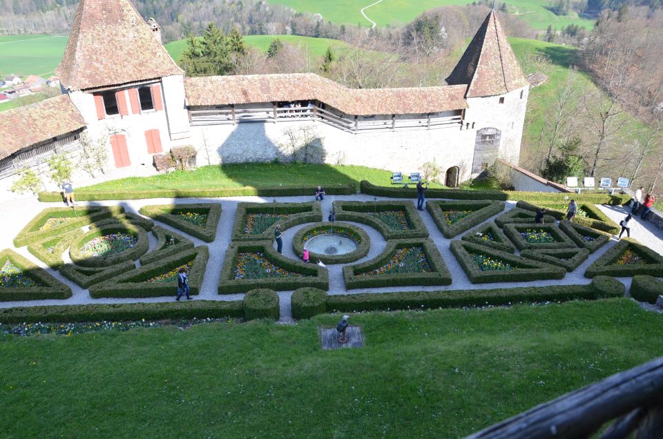 From Montreux, Bern or Fribourg: Gruyères Region TOUR - Accessibility Information