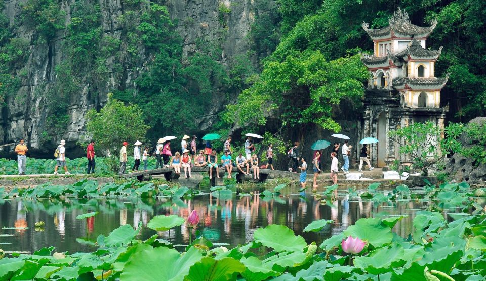 From Ninh Binh: Bai Dinh, Trang An,Mua Cave Small Group Tour - Lunch Details