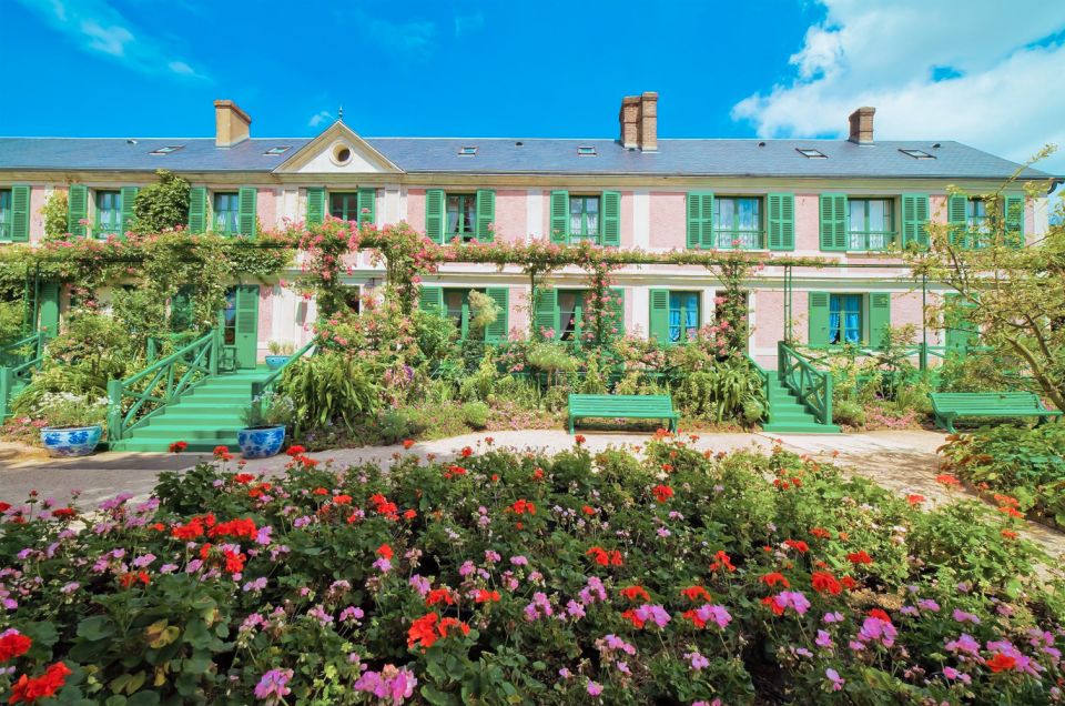 From Paris: Day Trip to Giverny & Versailles With Lunch - Language Options Available