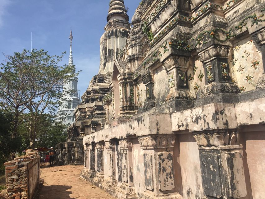 From Phnom Penh: Oudongk Mountain and Koh Chen Island Tour - Cultural Insights at Buddhist Center