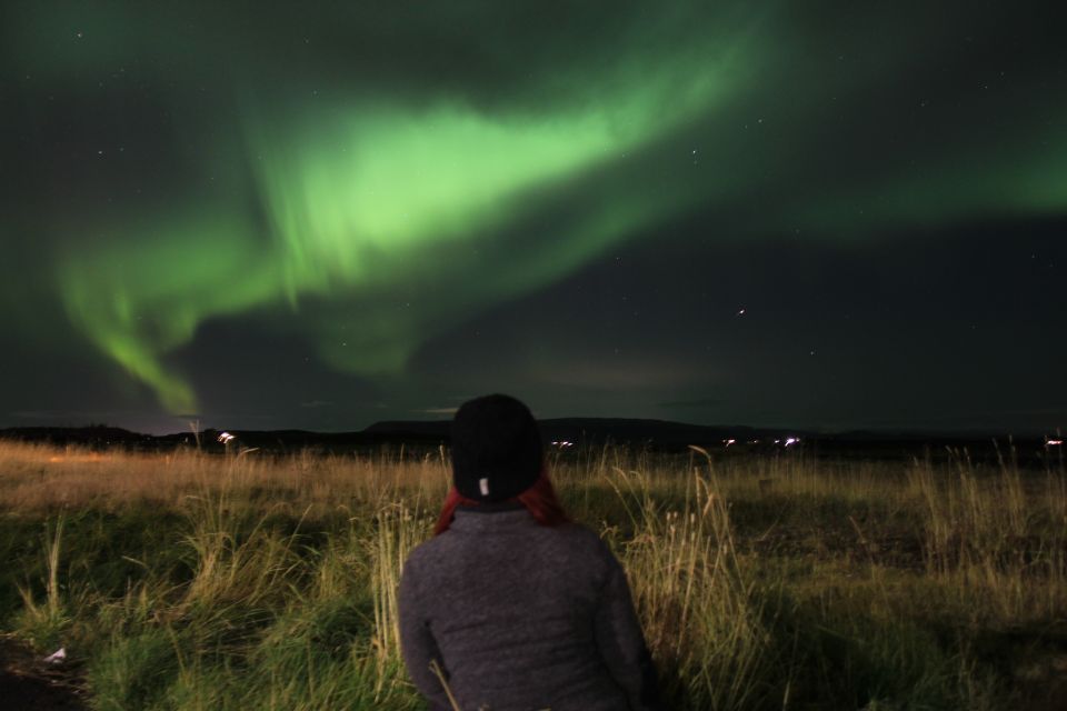 From Reykjavík: Spot the Northern Lights With Snacks & Drink - Snacks and Drinks Included