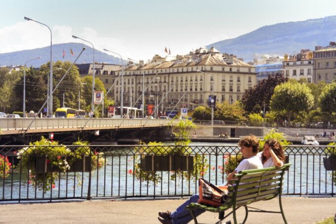 Geneva Discovery Walking Tour - Language Options Available