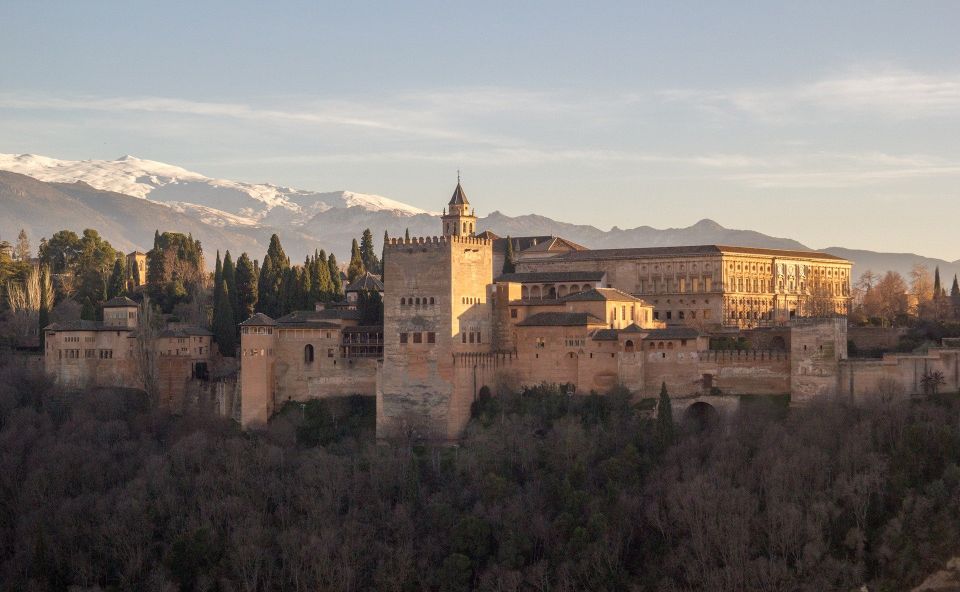 Granada: Albaicin and Sacromonte Sunset Guided Walking Tour - Multicultural Diversity of Sacromonte