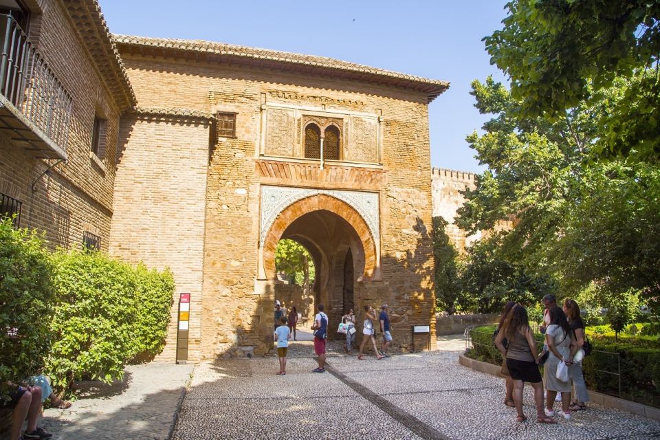 Granada: Alhambra, Albaicín, and Sacromonte Combo Tour - Important Information