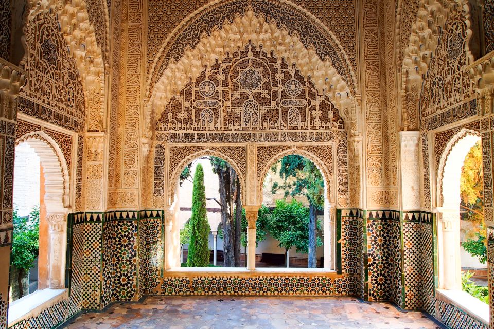 Granada: Alhambra and Nasrid Palaces Private Tour - Participant Information