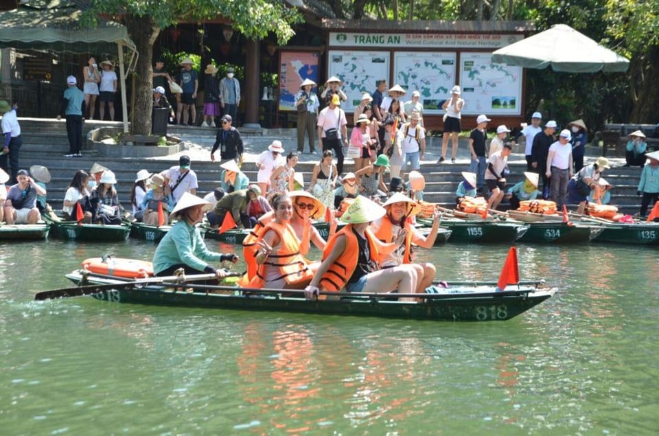 Ha Noi: HOA LU-TAM COC-MUA CAVE ,Buffet Lunch & Cycling - Dining Experience