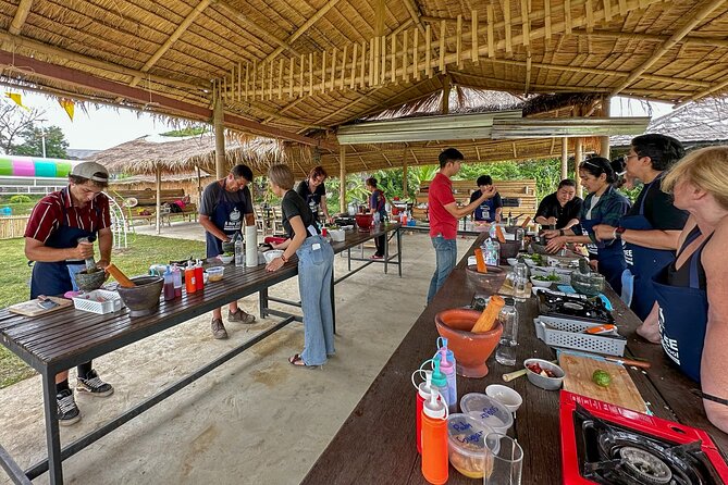 Half-Day Thai CookingClass at A Roi Dee Organic Farm in ChiangMai - Participant Reviews