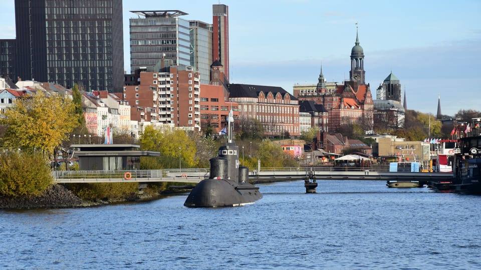 Hamburg: Jan Fedder, Self-Guided City Tour in His Footsteps - Exploring Jan Fedders Hamburg