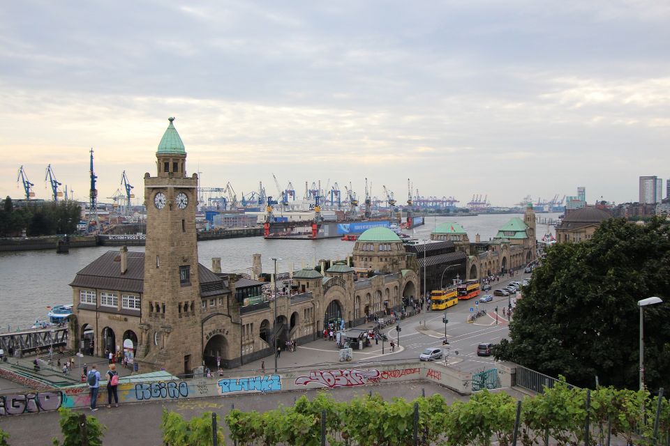 Hamburg Landungsbrücken: Outdoor Escape Game - Meeting Point and Requirements