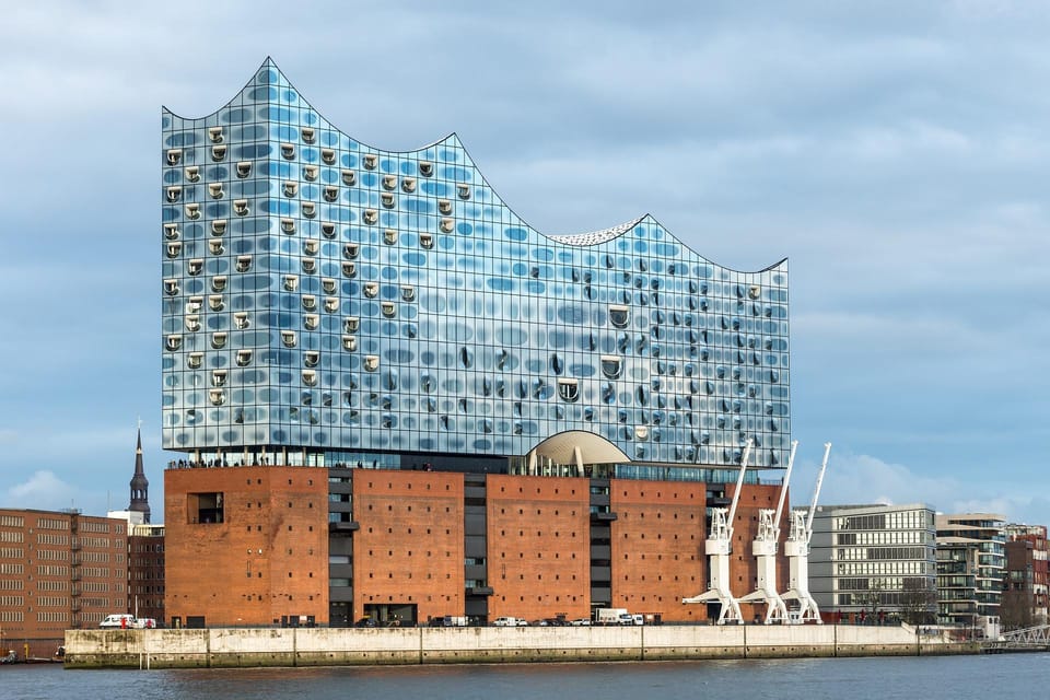 Hamburg: Self-Guided Audio Tour - Start and End at Convenience