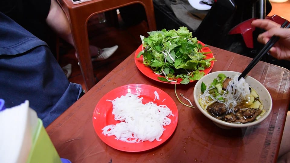 Hanoi: Culinary Stroll in French (3 Hours) - Street Food Tasting