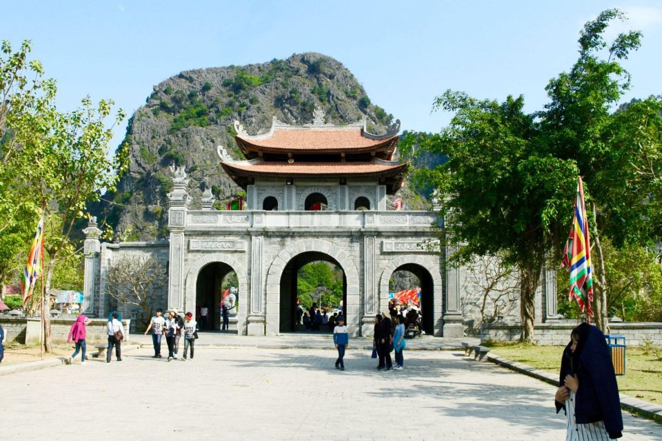 Hanoi: Hoa Lu, Trang An, and Mua Cave Full-Day Trip - Inclusions and Amenities