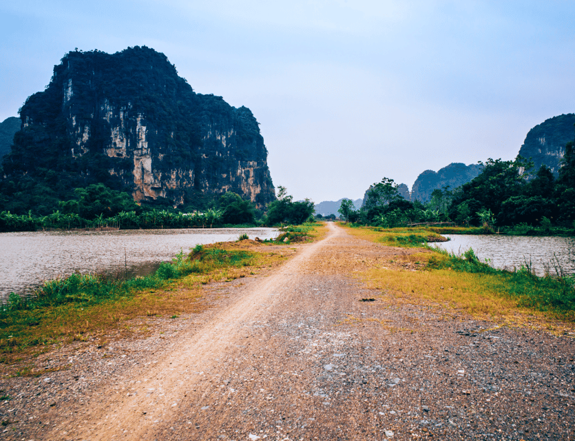 Hanoi: Ninh Binh, Hoa Lu, Tam Coc, Trang-an Private Day-Tour - Bich Dong Pagoda