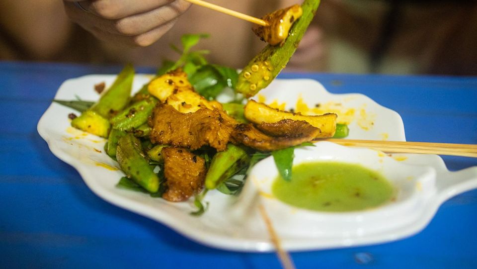 Ho Chi Minh City: Street Foodie Night Cycling Tour - Safety Measures