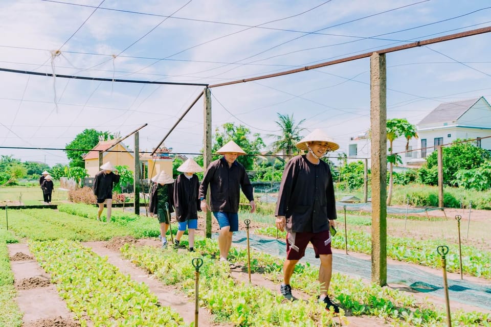 Hoi An:Farming and Cooking Class in Tra Que Herb Village - Farming Experience in Tra Que