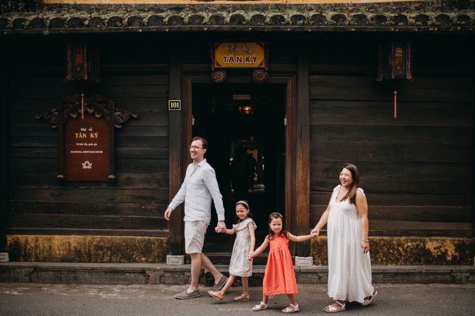 Hoian: Walking Around Oldtown With Professional Photographer - What to Expect During the Experience