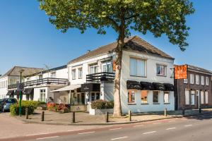 Hotel De Kroon - Location and Accessibility