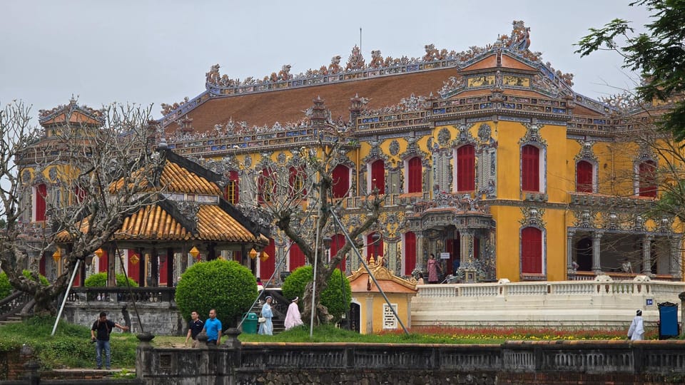 Hue City Tour Half Day: Imperial City and Tu Duc Tomb by Car - Pickup and Communication