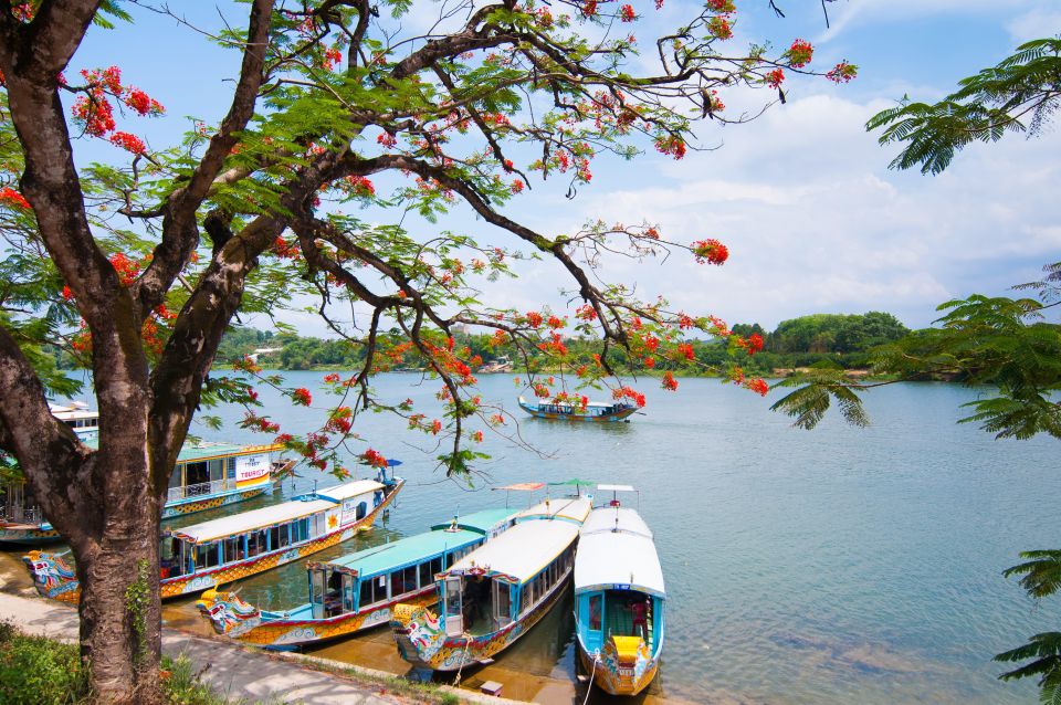 Hue: Dragon Boat, Royal Tombs, Thien Mu Pagoda With Guide - Historical Significance of Hon Chen Palace