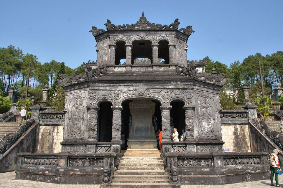 Hue Royal Tombs and Thien Mu Pagoda With Private Car - Discovering Minh Mang Tomb