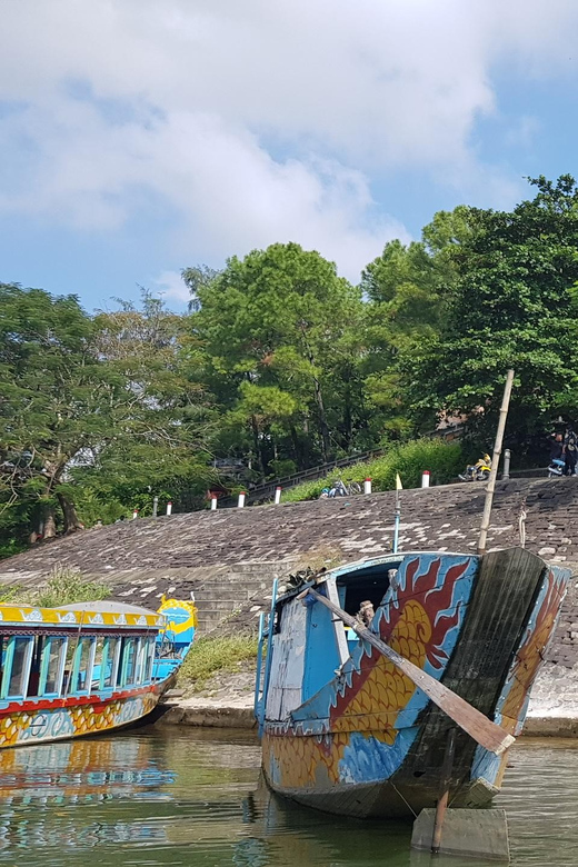 Hue: Walking Tour to Thien Mu Pagoda and Back by Boat Trip - Weather Considerations