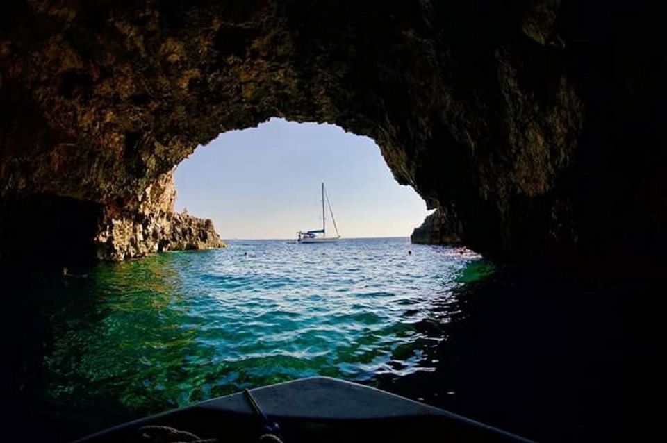 Hvar:Blue & Grenn Cave and Vis Island Private Speedboat Tour - Meeting Point and Accessibility