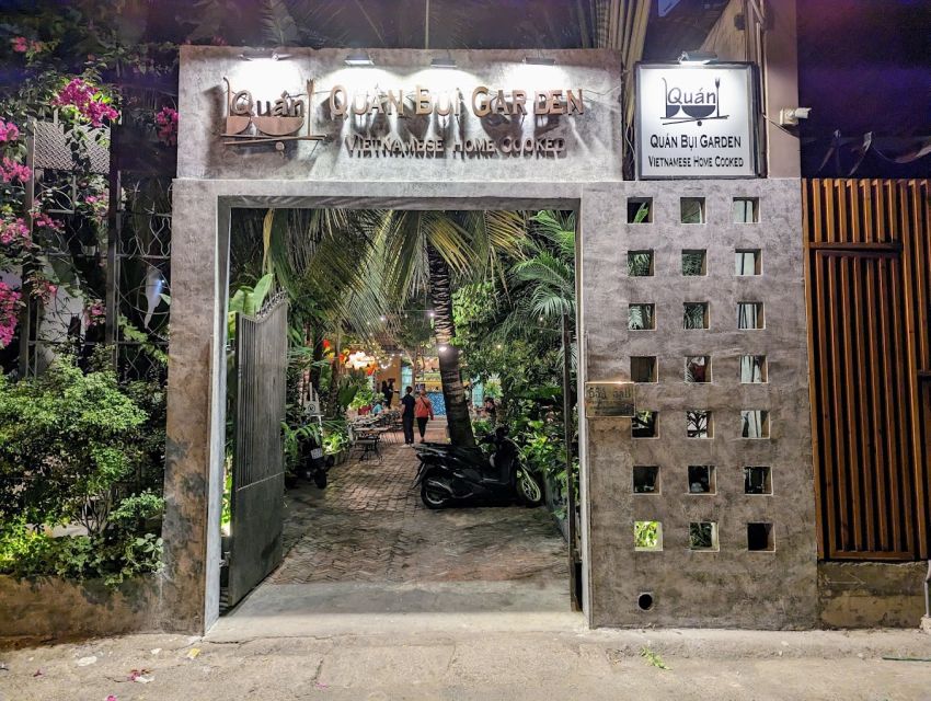 In Dongbō'S Street, I Walk Past a Shop Where Japanese People Live, Which Sells Shopping Items (Including Massages). They Offer Delivery, Lunch Services, and Support in the Japanese Language - Frequently Asked Questions