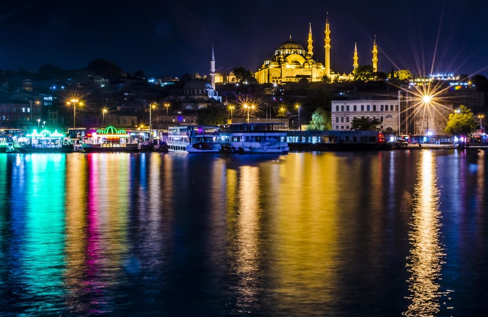 Istanbul: Bosphorus Boat Cruise With Dinner & Entertainment - Entertainment Features