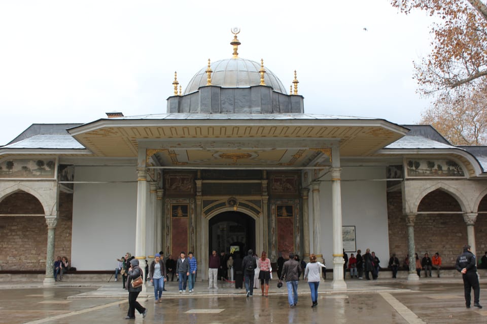 Istanbul: The Luxury Topkapi Palace Highlights Tour - Meeting Point Details