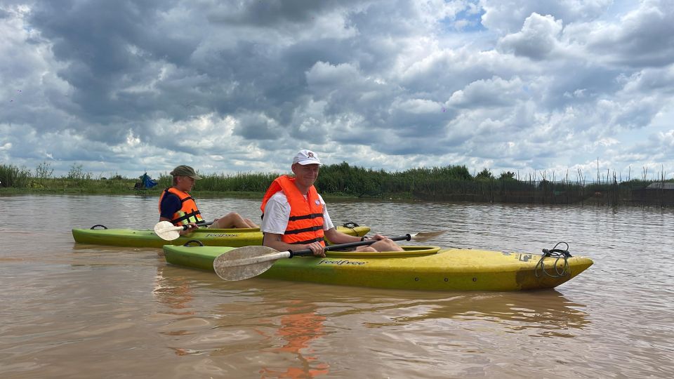 Kayaking on the Lake & Floating Village - Whats Included