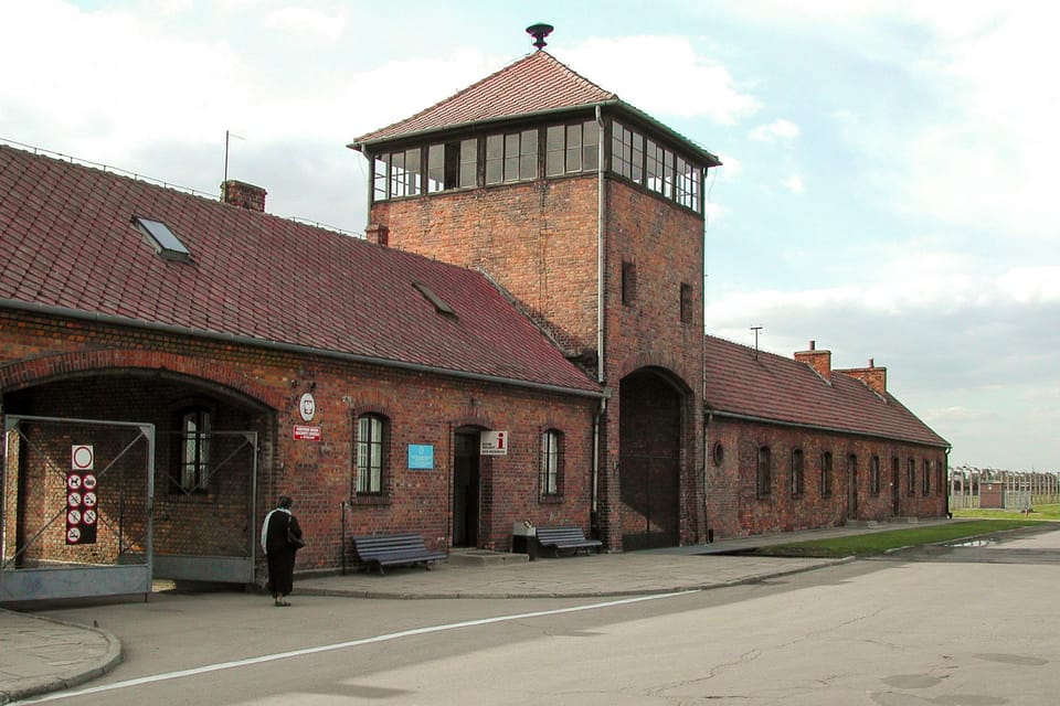 Krakow: Auschwitz-Birkenau Day Trip With Tour Leader - Customer Reviews