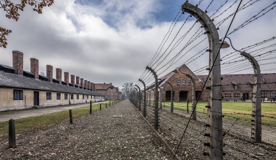 Krakow: Auschwitz-Birkenau Guided Tour & Holocaust Movie - Historical Significance of Auschwitz