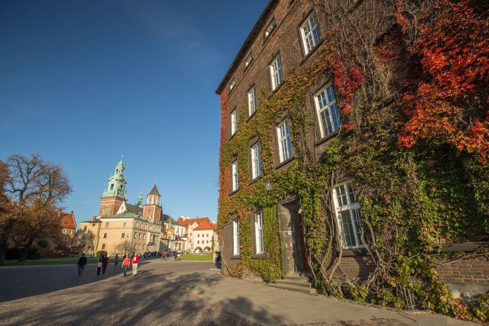 Krakow: Guided Wawel Tour, Lunch, and Vistula River Cruise - Meeting Point Details