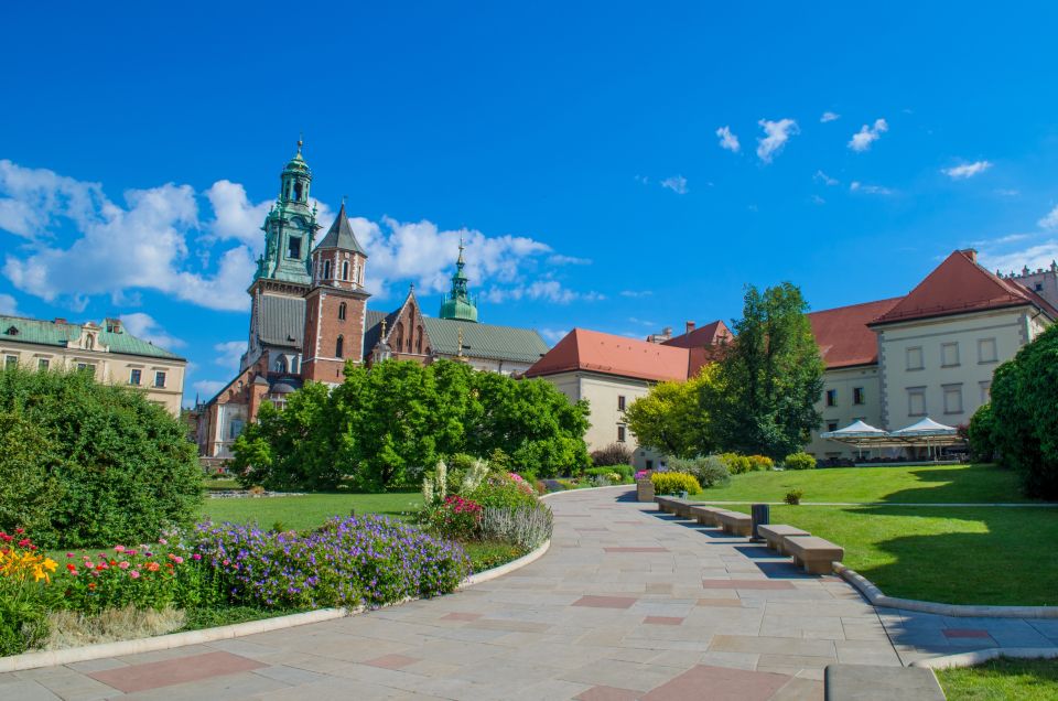 Krakow: Highlights of Old & New Town Private Walking Tour - Inclusions and Options