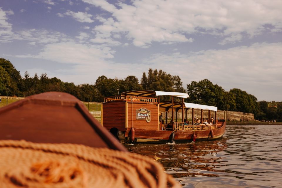 Krakow: Traditional Sightseeing Gondola on the Vistula River - Local Attractions