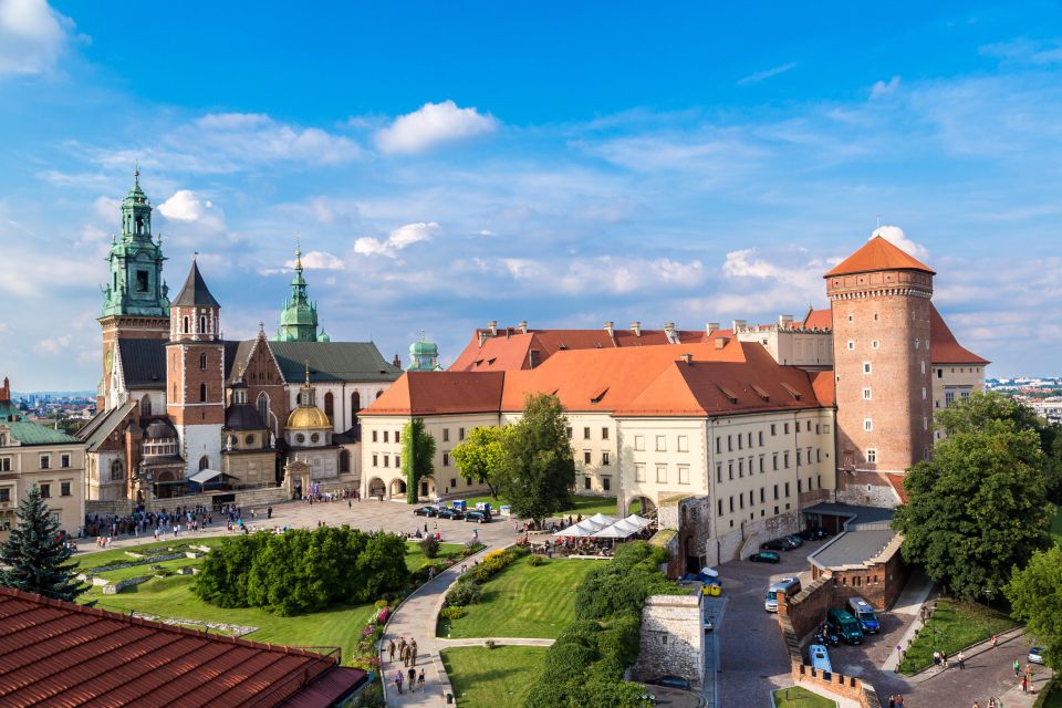 Krakow: Wawel Castle & Cathedral Guided Tour - Meeting Point and Logistics