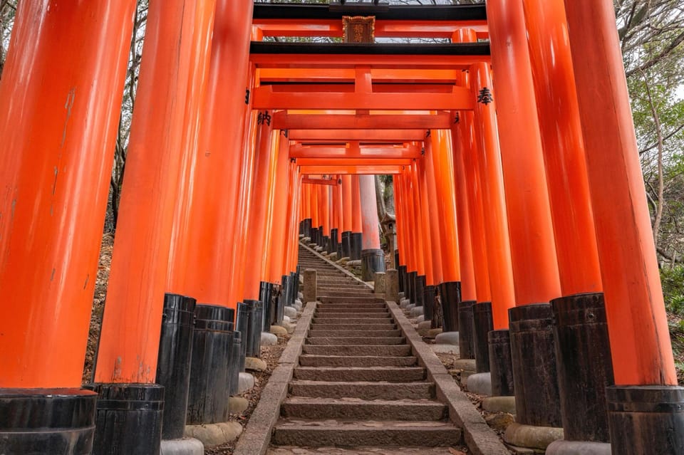 Kyoto: Kiyomizu-dera, Fushimi Inari & Gion Geisha District - Discovering Gion District